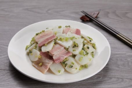 Xuě Cài Xián Ròu Chǎo Nián Gāo Wok-Fried Rice Flour Cake With Salted Meat And Preserved Vegetables