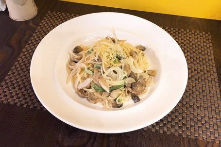 Bái Zhī Zá Huì Gū Gū Yì Fěn Tào Cān Spaghetti With Mixed Mushroom And Cream Set