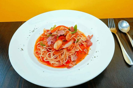 Xī Bān Yá Jiā Zhī Mó Gū Yān Ròu Yì Fěn Tào Cān Spaghetti With Mushroom, Bacon And Tomato Sauce Set