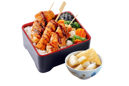 Chuàn Wù Yù Shàn Zhú Huáng Jīn Cuì Gǔ Bàng Jí Shāo Jī Chuàn Biàn Dāng Pèi Mí Nǐ Guān Dōng Zhǔ Crispy Bone Skewer Yakitori Bento With Mini Oden