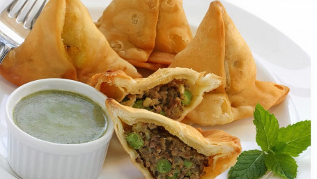 9. Meat Samosa (2 Pieces)