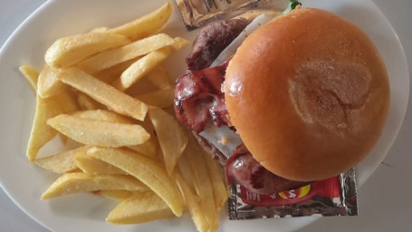 Hamburguesa xl de ternera con patatas fritas caseras