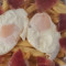 Huevos rotos con jamón y patatas fritas casera