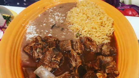 Birria Con Arroz Y Frijoles