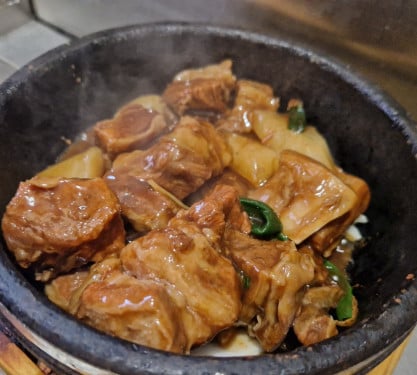 Beef Flank With Turnip Pot Luó Bó Niú Nǎn Bāo