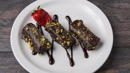 Rollos De Baklawa De Nueces Bañados En Chocolate (3)