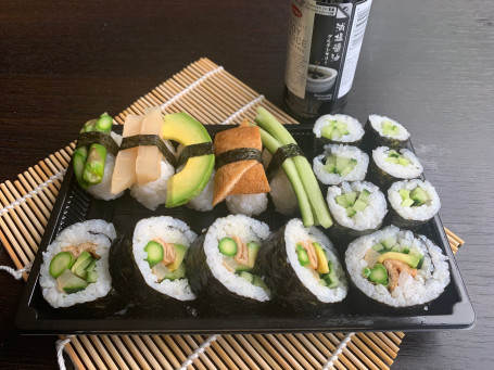 165. Vegetairan Sushi Set