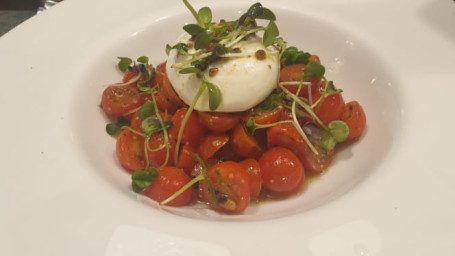 Ensalada De Burrata, Tomate Y Pesto