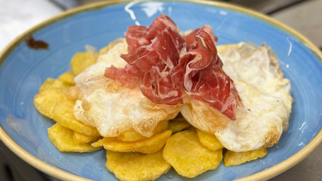 Huevos Con Nuestras Patatas Y Jamón Ibérico (Ración)