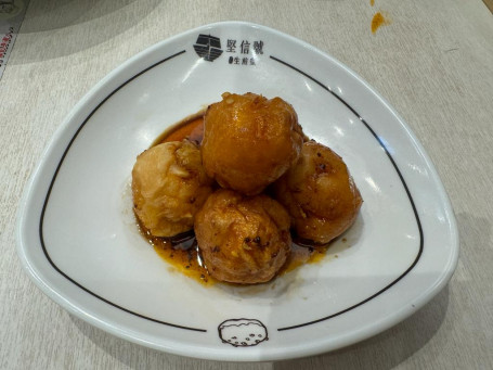 Má Là Zhà Huā Zhī Wán Wǔ Jiàn Spicy Fried Cuttlefish Balls 5Pcs