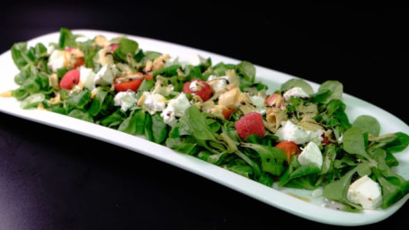 Ensalada De Canónigos Con Queso De Cabra Y Foie (Ración)