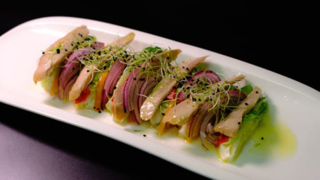 Ensalada De Cogollos Con Ventresca, Pimientos Asados De Tudela Y Cebolla Morada