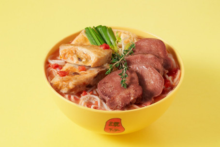 Niú Lì‧niàng Dòu Fǔ Pèi Hú Jiāo Xiān Fān Jiā Tāng Mǐ Xiàn Mixian De Tofu Relleno De Lengua De Buey En Sopa De Tomate Y Pimiento