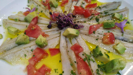 Boquerones En Vinagre Con Tomate Concasse Y Brotes Frescos