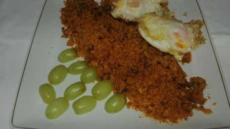 Migas Del Pastor Con Productos De Matanza Y Huevos Fritos