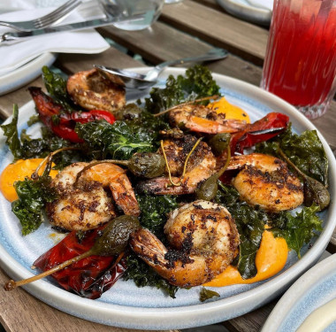 King Prawns Seared With Za'atar, Charred Red Peppers, Crispy Kale, Paprika Aioli