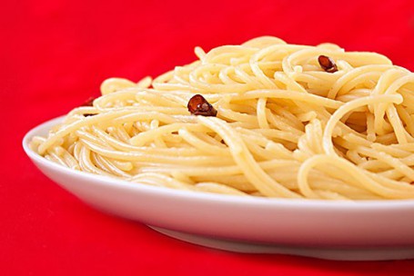 Espaguetis Aglio Olio Y Peperoncino