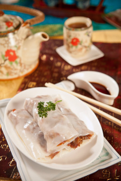 Yuán Mì Wèi Yì Shāo Cháng Fěn Rice Noodle Rolls Filled With Barbecued Pork