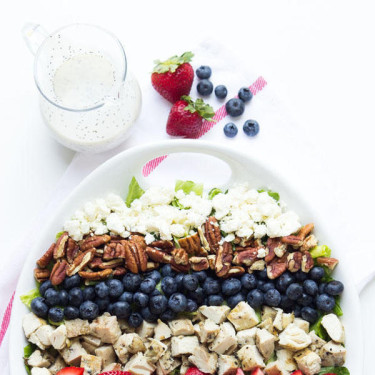 Ensalada De Fresas Con Semillas De Amapola Y Pollo