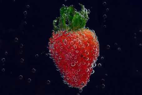 Bebida Refrescante De Fresas Y Açaí De Starbucks