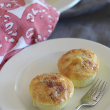 Bocados De Huevo Con Bacon Y Gruyère