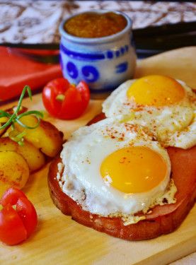 Tocino Con Huevo Comida