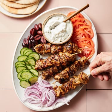 Plato De Souvlaki De Pollo