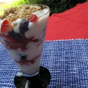 Parfait De Fresa Y Arándano Con Yogur