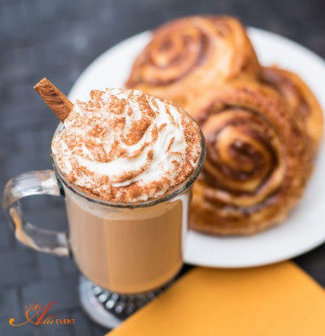 Latte De Rollo De Canela