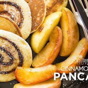 Desayuno De Panqueques Y Rollos De Canela