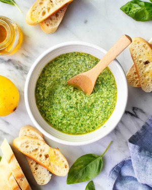 Pesto De Albahaca