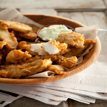 Pescado Enrollado En Cerveza Y Papas Fritas