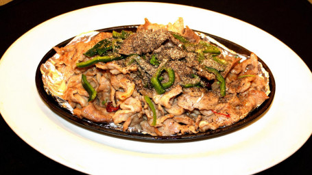 G2. Black Pepper Beef In Sizzling Plate Tiě Bǎn Hēi Jiāo Niú