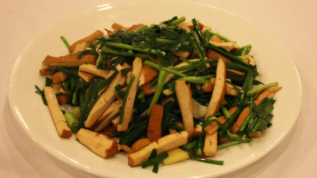 I6. Dry Tofu With Chives Jiǔ Cài Xiāng Gàn Fù Chūn Bǐng