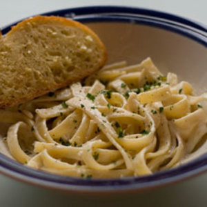 Fettuccini Alfredo Con Pollo