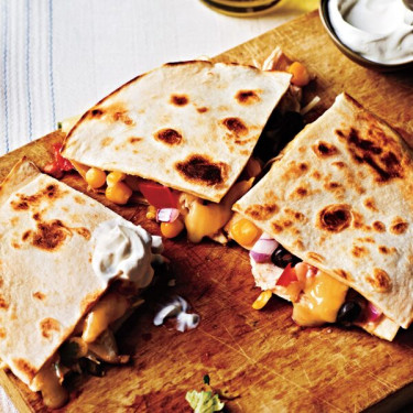 Quesadilla De Pollo Y Queso