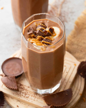 Batido De Mantequilla De Maní Con Taza De Chocolate