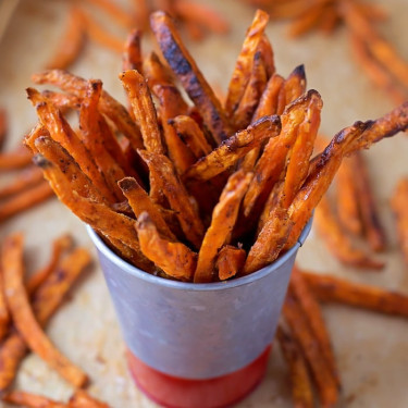 Papas Fritas De Camote Como Acompañamiento