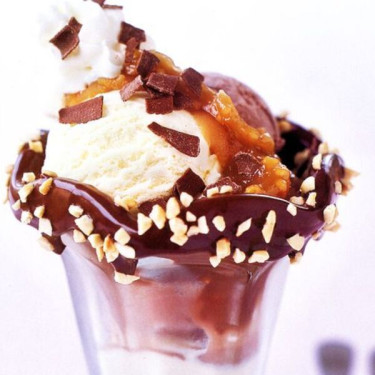 Sundae (Caramelo O Salsa De Chocolate)