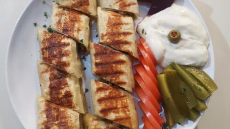 Plato De Sándwich De Pollo Y Shawarma