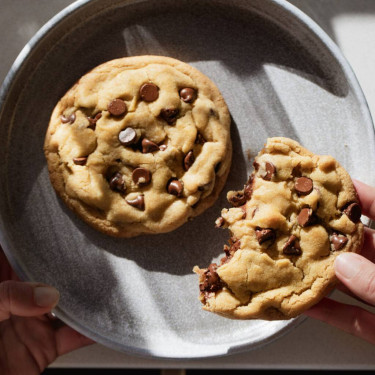 2 Galletas Con Trozos De Chocolate