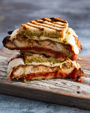 Panini De Pollo Parmesano