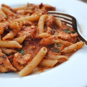 Penne Con Pollo A La Parrilla