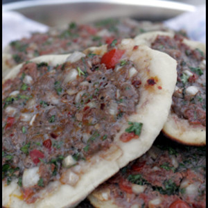 Lahmacun Con Ensalada