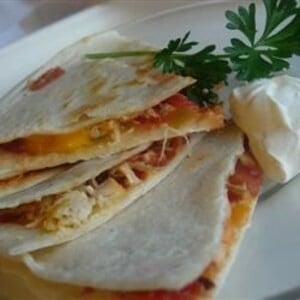 Quesadilla De Tres Quesos