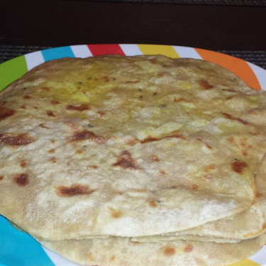 Aloo Paratha Con Yogur