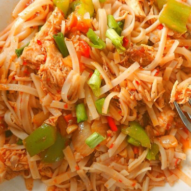 Fideos De Arroz Con Pollo