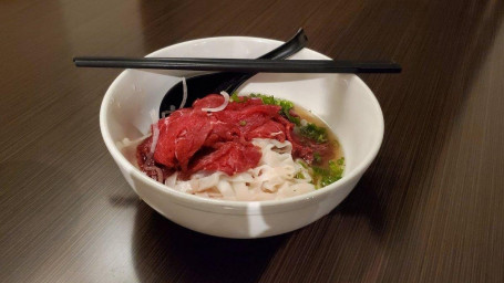 20 Rare Beef (Filet Mignon) Noodle Soup Shēng Niú Ròu Tāng Hé Fěn Phở Tái