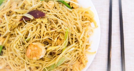 8. Singapore Rice Noodles