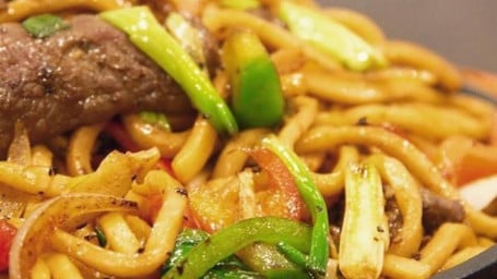 S6. Stir-Fried Black Pepper Udon With Beef